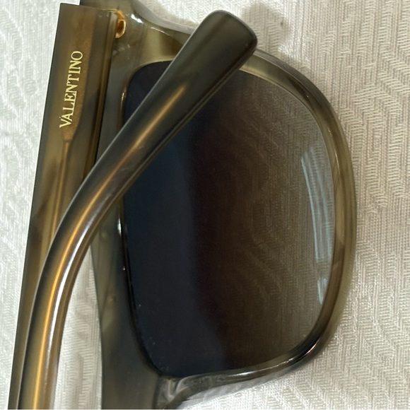 VALENTINO V650S 305 135 Studded Sunglasses in Olive Green - Picture 8 of 16